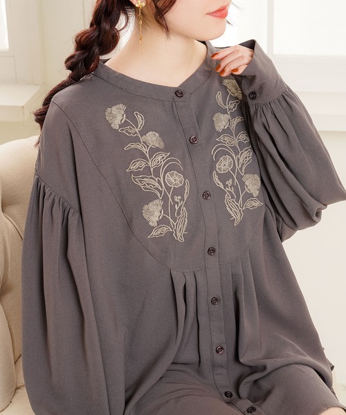 Newlyme（ニューリーミー）の「バンドカラー刺繍ブラウス（シャツ/ブラウス・レディース・ブラック/グレー/オフホワイト/アイボリー・FREE）」の22枚目の写真