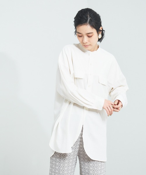 qualite(カリテ)の「【WEB・一部店舗限定】バンドカラーシャツ(シャツ/ブラウス・レディース・ネイビー/グリーン/アイボリー・フリー)」の2枚目の写真