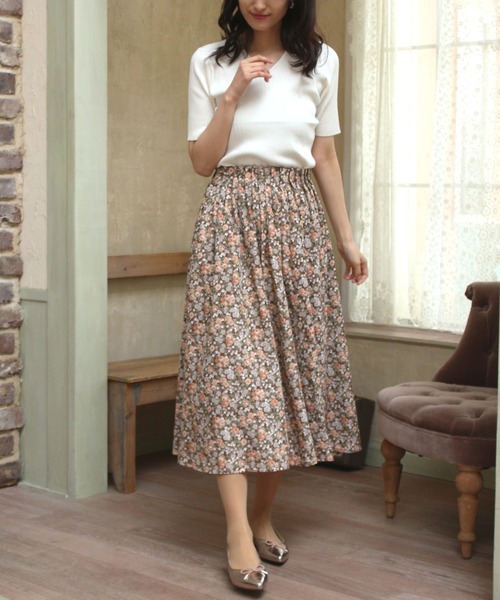 ASTORIA ODIER（アストリアオディール）の「ウエストゴム花柄ロングスカート（スカート・レディース・アイボリー/ブラウン・SMALL/MEDIUM）」の8枚目の写真