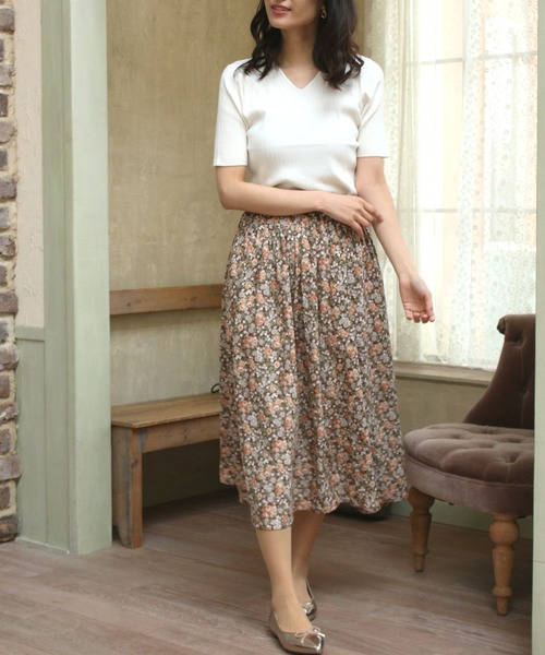 ASTORIA ODIER（アストリアオディール）の「ウエストゴム花柄ロングスカート（スカート・レディース・アイボリー/ブラウン・SMALL/MEDIUM）」の7枚目の写真