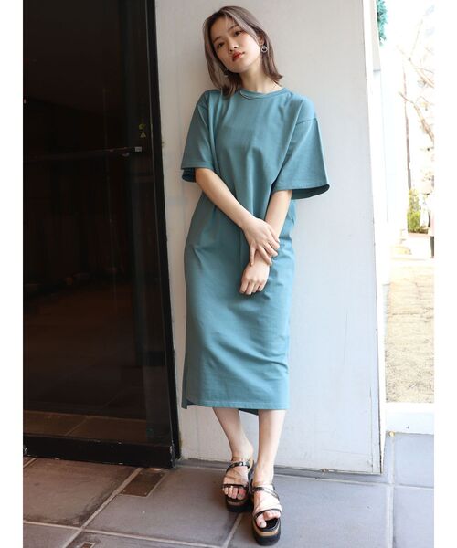 MURUA（ムルーア）の「BIGスリーブカットワンピース（ワンピース・レディース・ホワイト/ブラック/ベージュ/ブルー・FREE）」の4枚目の写真