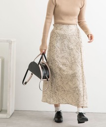 線画プリントラップ風スカート