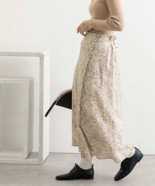 POU DOU DOU（プードゥドゥ）の「線画プリントラップ風スカート（スカート・レディース・ダークグレー/キナリ・3）」の3枚目の写真