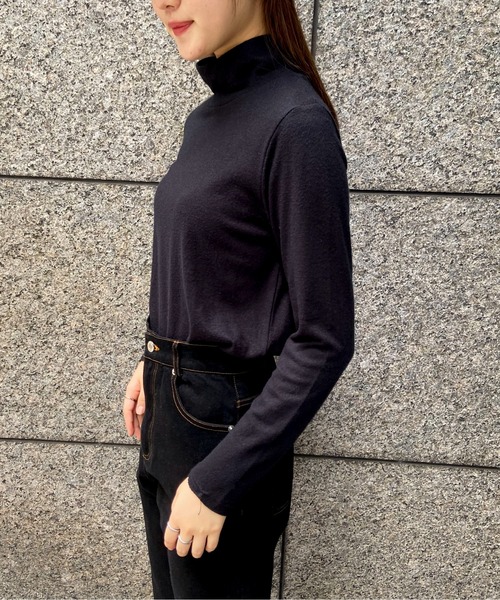 EPIMI E'PIMMY（エピミエピミー）の「シンプルハイネックニットソー（Tシャツ/カットソー・レディース・オフホワイト/ブラック/ベージュ・MEDIUM）」の18枚目の写真