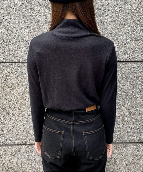 EPIMI E'PIMMY（エピミエピミー）の「シンプルハイネックニットソー（Tシャツ/カットソー・レディース・オフホワイト/ブラック/ベージュ・MEDIUM）」の19枚目の写真