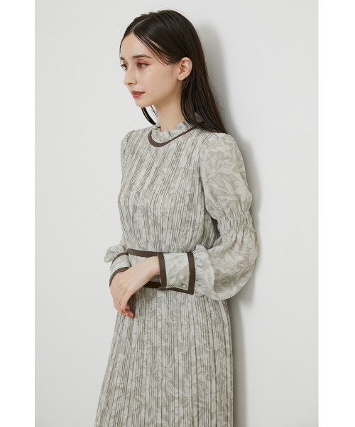 rienda(リエンダ)の「パイピングデザインプリーツワンピース(ワンピース・レディース・ブラック系その他/ベージュ系その他/ライトピンク・MEDIUM/SMALL)」の18枚目の写真