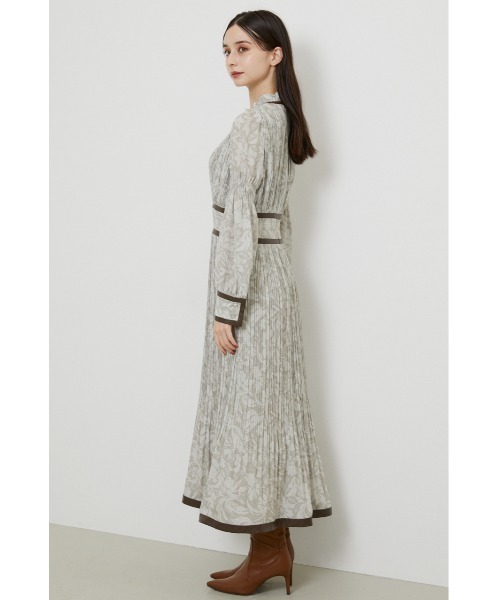 rienda(リエンダ)の「パイピングデザインプリーツワンピース(ワンピース・レディース・ブラック系その他/ベージュ系その他/ライトピンク・MEDIUM/SMALL)」の9枚目の写真