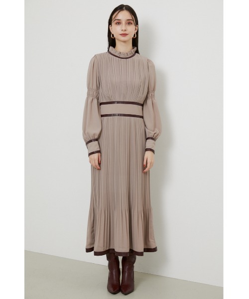rienda(リエンダ)の「パイピングデザインプリーツワンピース(ワンピース・レディース・ブラック系その他/ベージュ系その他/ライトピンク・MEDIUM/SMALL)」の20枚目の写真