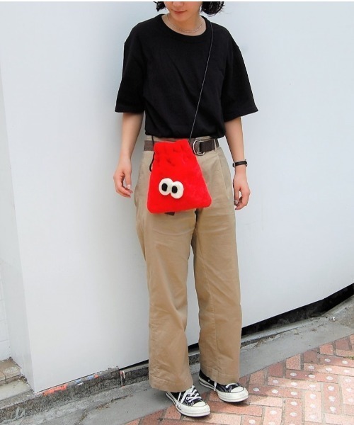 EARTH MADE（アースメイド）の「FUR 巾着スモール BAG（トートバッグ・キッズ・ブラック/ブラウン/レッド/ライトピンク/イエロー・FREE）」の5枚目の写真