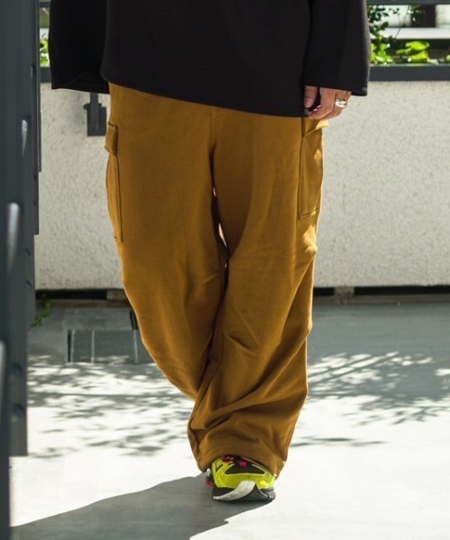 BEAVER(ビーバー)の「FAZZURA/ファズラ CARGO PANTS カーゴパンツ(スウェットパンツ・メンズ・ダークグリーン/キャメル・1/2)」の4枚目の写真