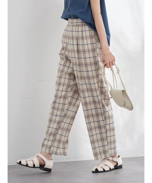 earth music&ecology（アースミュージックアンドエコロジー）の「タックストレートパンツ＊（その他パンツ・レディース・ブラウン/チェック/ホワイト系その他2・S/M）」の6枚目の写真