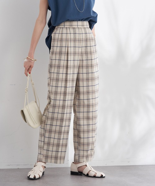 earth music&ecology（アースミュージックアンドエコロジー）の「タックストレートパンツ＊（その他パンツ・レディース・ブラウン/チェック/ホワイト系その他2・S/M）」の3枚目の写真