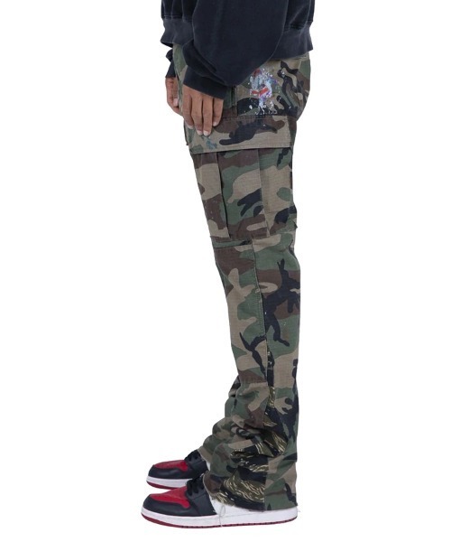 mnml(ミニマル)の「【mnml】CONTRAST BOOTCUT CARGO(カーゴパンツ・メンズ・グリーン系カモフラージュ・32/30/28/29)」の2枚目の写真