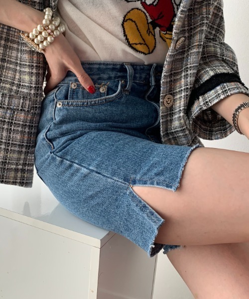 Mayree(メイリー)の「Mayree/ハイウエストスリムデニムハーフパンツ 2022SS(デニムパンツ・レディース・ブルー・SMALL/MEDIUM)」の2枚目の写真