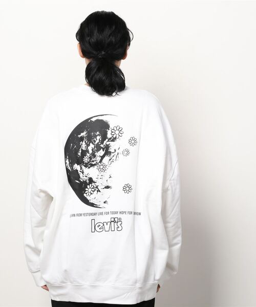 Levi's（リーバイス）の「オーバーサイズクルーネックスウェットシャツ（パーカー・レディース・マルチ・M/XS/S）」の2枚目の写真