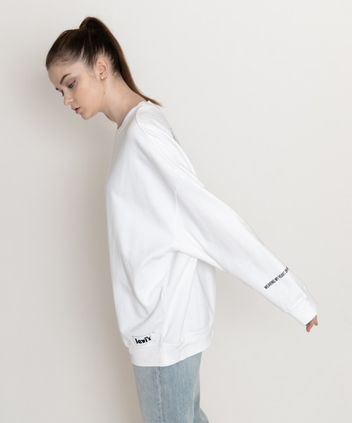 Levi's（リーバイス）の「オーバーサイズクルーネックスウェットシャツ（パーカー・レディース・マルチ・M/XS/S）」の4枚目の写真