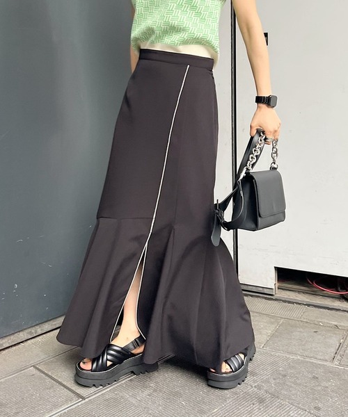 PAGEBOY(ページボーイ)の「スリットメローマーメイドスカート(スカート・レディース・ブラック/ベージュ/カーキ・FREE)」の4枚目の写真