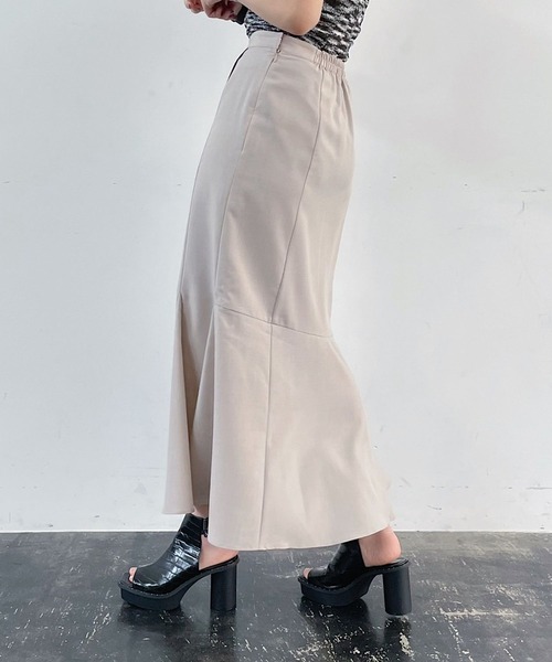 PAGEBOY(ページボーイ)の「スリットメローマーメイドスカート(スカート・レディース・ブラック/ベージュ/カーキ・FREE)」の9枚目の写真