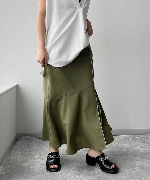 PAGEBOY(ページボーイ)の「スリットメローマーメイドスカート(スカート・レディース・ブラック/ベージュ/カーキ・FREE)」の13枚目の写真