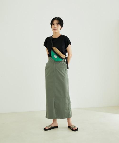 SALON adam et rope'（サロン アダム エ ロペ）の「【洗える】ストレッチフロントスリットタイトスカート（スカート・レディース・ブラック/キャメル/カーキ・M/S）」の4枚目の写真