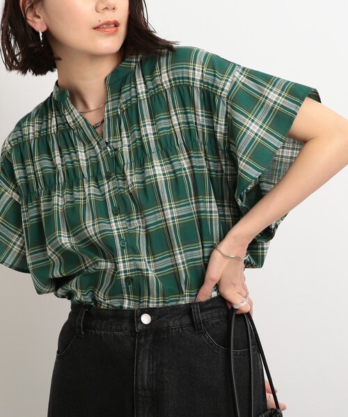 SHOO・LA・RUE（シューラルー）の「◆シャーリングチェック柄シャツブラウス（シャツ/ブラウス・レディース・ホワイト系その他2/グリーン系その他3/ベージュ系その他2・02/03）」の3枚目の写真