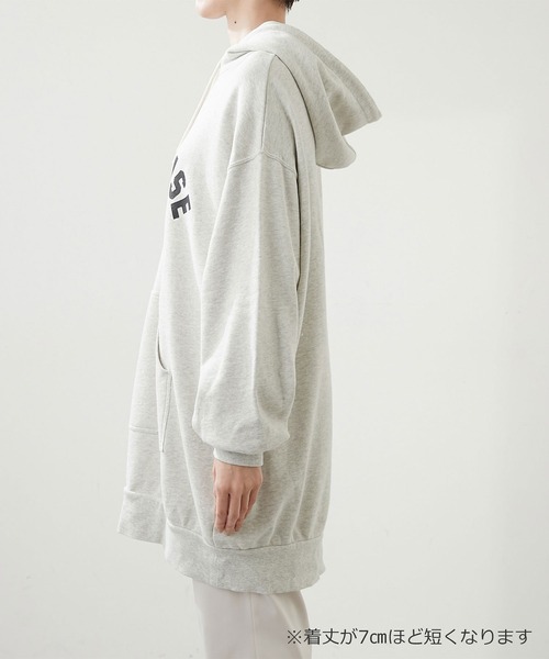 Whim Gazette(ウィムガゼット)の「【THE PAUSE】ロゴビッグパーカー(パーカー・レディース・ネイビー/ライトグレー・FREE)」の21枚目の写真