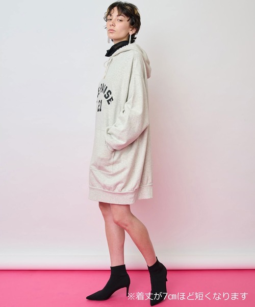 Whim Gazette(ウィムガゼット)の「【THE PAUSE】ロゴビッグパーカー(パーカー・レディース・ネイビー/ライトグレー・FREE)」の14枚目の写真