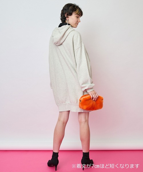 Whim Gazette(ウィムガゼット)の「【THE PAUSE】ロゴビッグパーカー(パーカー・レディース・ネイビー/ライトグレー・FREE)」の15枚目の写真