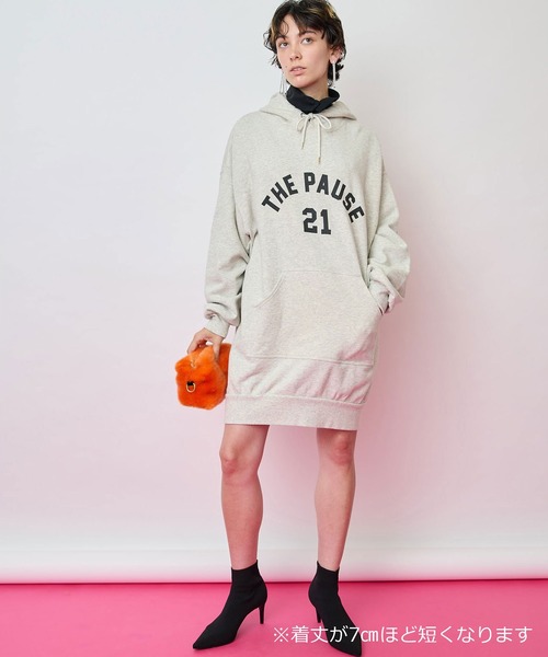 Whim Gazette(ウィムガゼット)の「【THE PAUSE】ロゴビッグパーカー(パーカー・レディース・ネイビー/ライトグレー・FREE)」の16枚目の写真