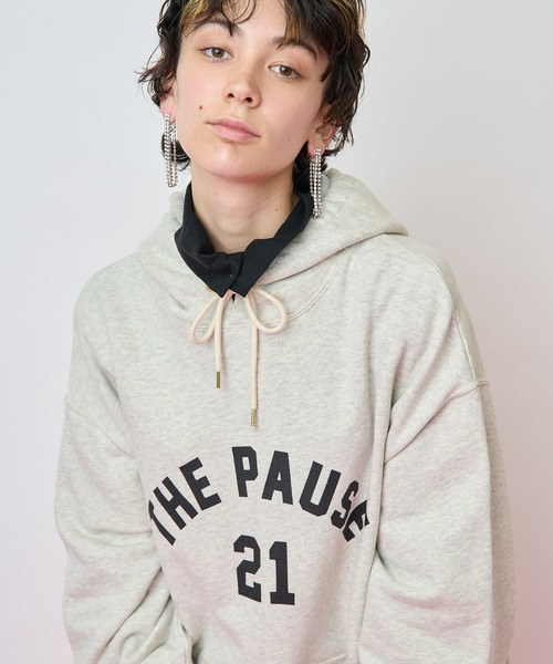 Whim Gazette(ウィムガゼット)の「【THE PAUSE】ロゴビッグパーカー(パーカー・レディース・ネイビー/ライトグレー・FREE)」の11枚目の写真