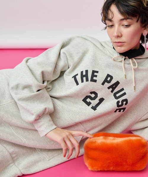 Whim Gazette(ウィムガゼット)の「【THE PAUSE】ロゴビッグパーカー(パーカー・レディース・ネイビー/ライトグレー・FREE)」の18枚目の写真