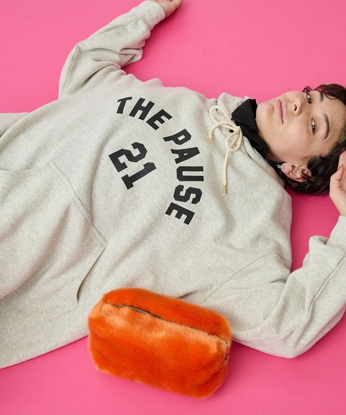 Whim Gazette(ウィムガゼット)の「【THE PAUSE】ロゴビッグパーカー(パーカー・レディース・ネイビー/ライトグレー・FREE)」の19枚目の写真