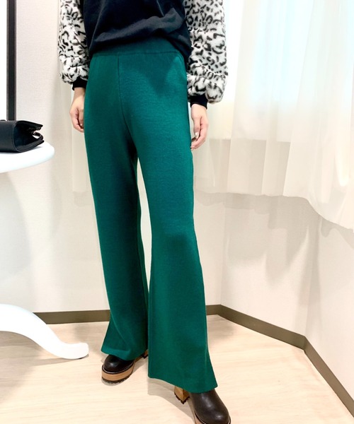 CECIL McBEE(セシルマクビー)の「ミラノリブサイドスリットニットフレアパンツ(その他パンツ・レディース・ブラック/グレイッシュベージュ/ピンク/グリーン/アイボリー・MEDIUM)」の1枚目の写真