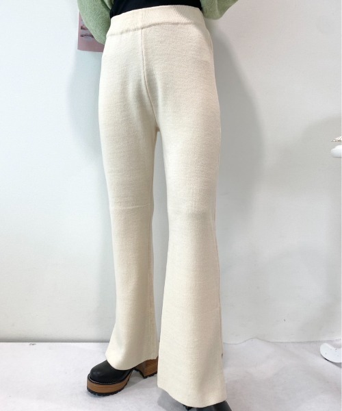CECIL McBEE(セシルマクビー)の「ミラノリブサイドスリットニットフレアパンツ(その他パンツ・レディース・ブラック/グレイッシュベージュ/ピンク/グリーン/アイボリー・MEDIUM)」の8枚目の写真