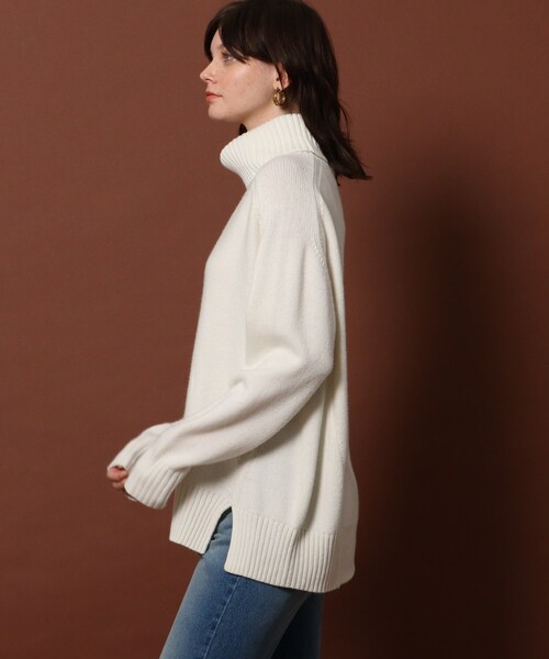 DRESSTERIOR（ドレステリア）の「◆【CLASSY.12月号掲載】ローゲージオフタートルニット（ニット/セーター・レディース・オフホワイト/グレー/ワインレッド・38/36/34）」の6枚目の写真