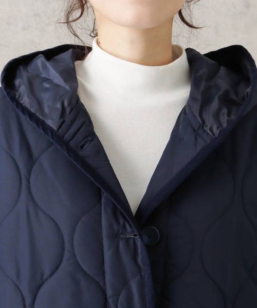 NAVY（ネイビー）の「フードキルティングコート（その他アウター・レディース・ブラック/ネイビー/ベージュ・フリー）」の5枚目の写真