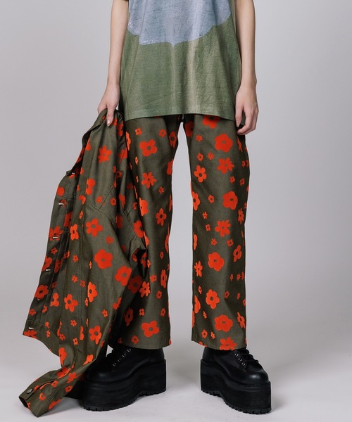NON TOKYO(ノントーキョー)の「FLOKING FLOWER DENIM PANTS /(デニムパンツ・レディース・インディゴブルー/ブラック/カーキ・2/1)」の3枚目の写真