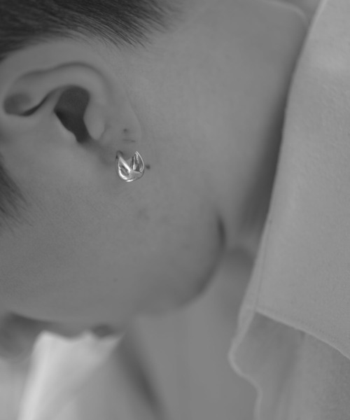 novice（ノーヴィス）の「【novice】Mini Compact Oval Pierce（ピアス（両耳用）・レディース・シルバー/ゴールド・FREE）」の16枚目の写真