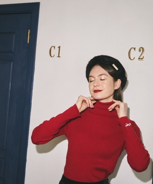 MIRO AMURETTE（ミロアミュレット）の「Mlogo turtle neck/ロゴ入りタートルネック（ニット/セーター・レディース・ホワイト/ブラック/レッド・FREE）」の3枚目の写真