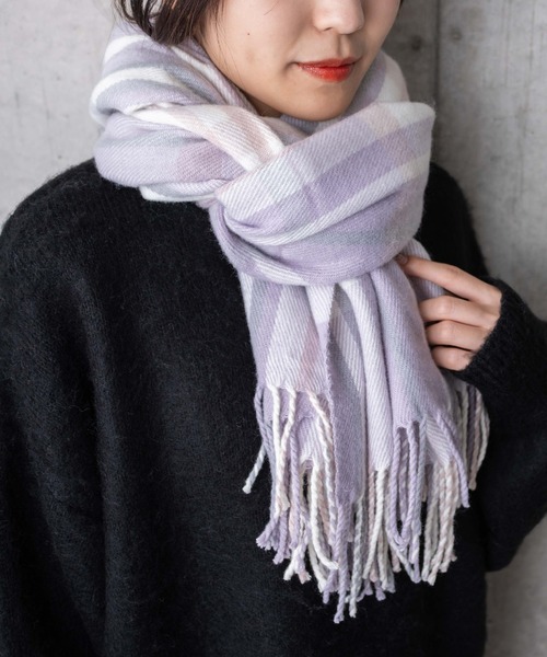 WEGO（ウィゴー）の「WEGO/大判ストール（マフラー・レディース・ホワイト/ブラック/ネイビー/グレー/レッド/オフホワイト/サックスブルー/オレンジ/グリーン/ダークグレー/その他1/その他2/ホワイト系その他/ブラック系その他/グレー系その他/ブラウン系その他/グリーン系その他/ライトパープル/ライトピンク/ライトベージュ/ライトグレー/ワイン/ベージュ/ピンク/レッド系その他・FREE）」の17枚目の写真