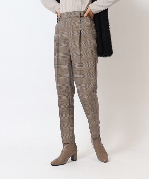 SHOO・LA・RUE（シューラルー）の「◆【SS-3L/美脚シルエット】オンにもオフにも○ テーパードパンツ（その他パンツ・レディース・ライトグリーン/ブラック/ライトベージュ/ブルー/レモンイエロー/モスグリーン/ピンク系/グレー系1/ブラウン系その他3・01/02/03/04/05/10）」の4枚目の写真