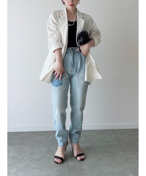 Yucca(ユッカ)の「ダメージ加工デニムキャロットパンツ(MEKKE 低身長向け)(デニムパンツ・レディース・ブルー/ブラック・X-SMALL/SMALL/MEDIUM)」の11枚目の写真