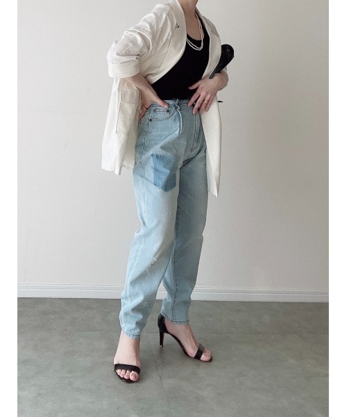 Yucca(ユッカ)の「ダメージ加工デニムキャロットパンツ(MEKKE 低身長向け)(デニムパンツ・レディース・ブルー/ブラック・X-SMALL/SMALL/MEDIUM)」の14枚目の写真