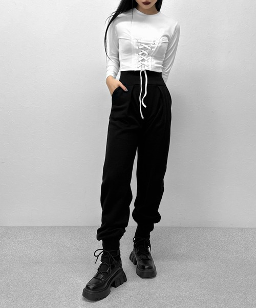 LVEU.(ラブユ.)の「Lace up cropped tops / レースアップクロップドトップス(Tシャツ/カットソー・レディース・ブラック/ホワイト・FREE)」の4枚目の写真