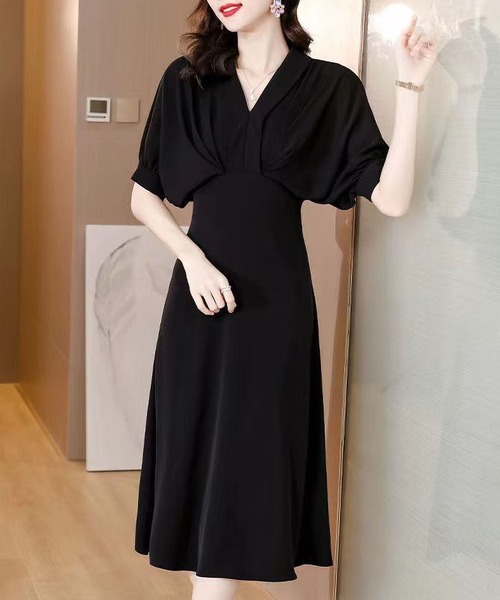 LOPASS(ロパス)の「Vネックワンピース(ワンピース・レディース・ブラック・M/L/S)」の1枚目の写真