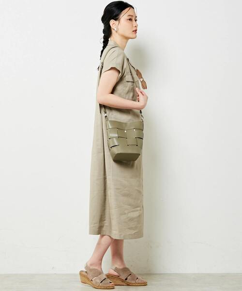 MELROSE claire（メルローズ クレール）の「【上品な印象のレーヨンリネン素材の大人女性ワンピース】（シャツワンピース・レディース・チャコールグレー/ベージュ/ネイビー・FREE）」の5枚目の写真