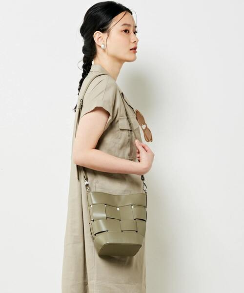 MELROSE claire（メルローズ クレール）の「【上品な印象のレーヨンリネン素材の大人女性ワンピース】（シャツワンピース・レディース・チャコールグレー/ベージュ/ネイビー・FREE）」の10枚目の写真