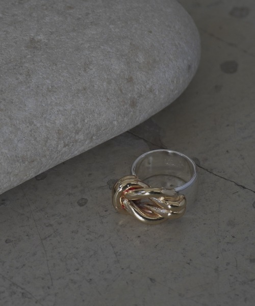 Lynn.（リン）の「W knot ring（リング・レディース・シルバー×ゴールド・FREE）」の4枚目の写真