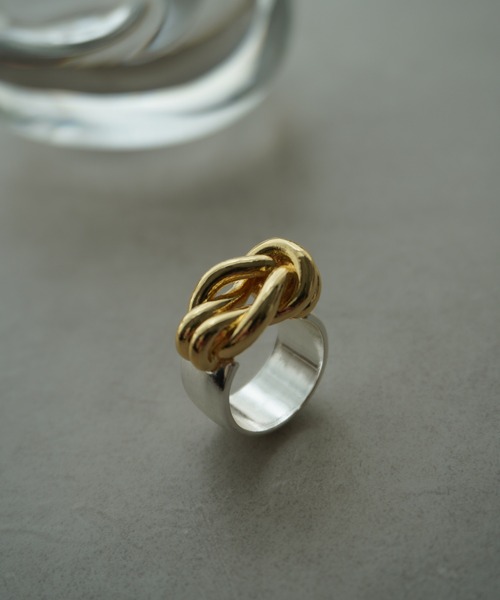 Lynn.（リン）の「W knot ring（リング・レディース・シルバー×ゴールド・FREE）」の5枚目の写真