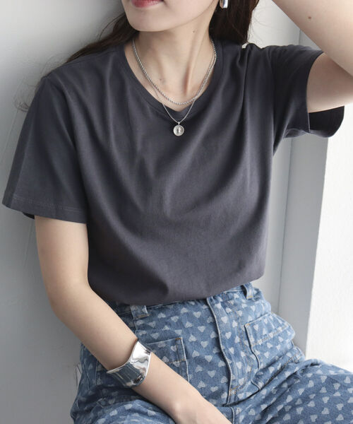 fredy emue（フレディエミュ）の「ピグメントBASICコットンT（Tシャツ/カットソー・レディース・オレンジ/チャコールグレー/ライトグレー/ライトグリーン・38）」の2枚目の写真